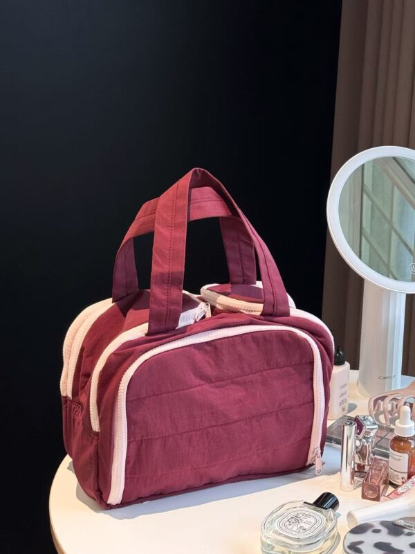 Lightweight And Large Capacity Partition Storage Travel Bag - Image 4