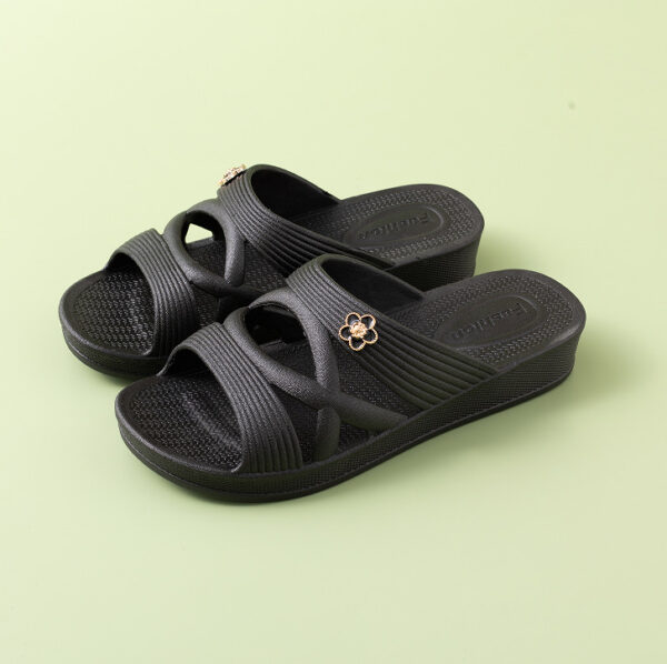Casual Non Slip Thick Soled Slippers With A Comfortable Outdoor Atmosphere - Image 9