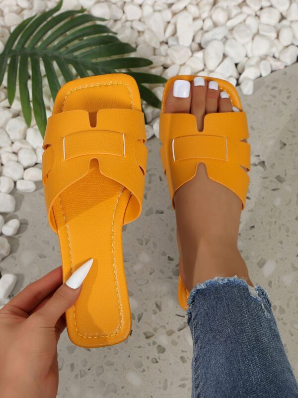 Solid Color Lightweight Flat Slippers Women's Outdoor Beach Sandals - Image 9