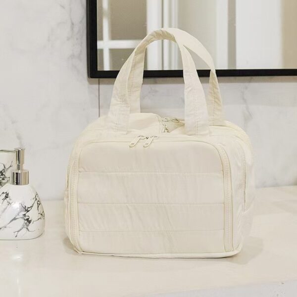 Lightweight And Large Capacity Partition Storage Travel Bag - Image 6