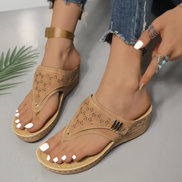 Fashion Hollowed-out Women's Flip-flops - Image 6