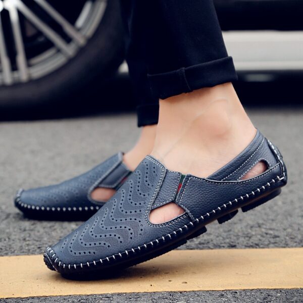 Fashion Men's Closed Toe Casual Breathable Sandals - Image 2