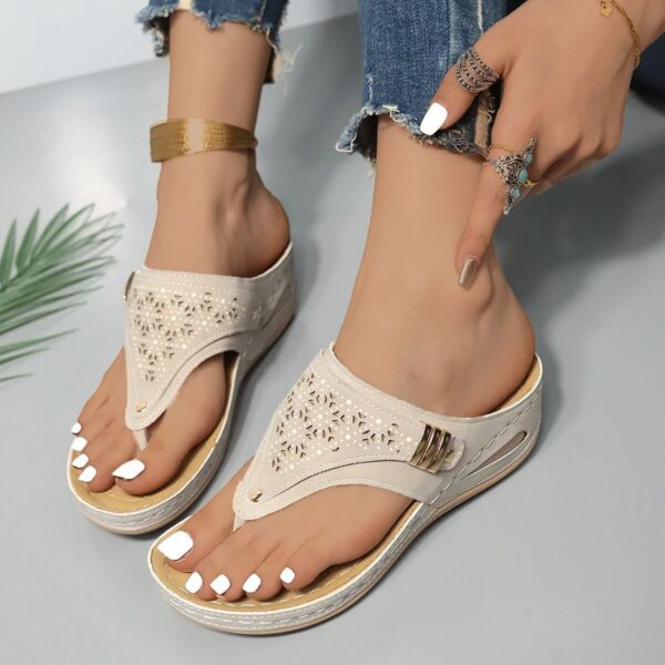 Fashion Hollowed-out Women's Flip-flops - Image 9