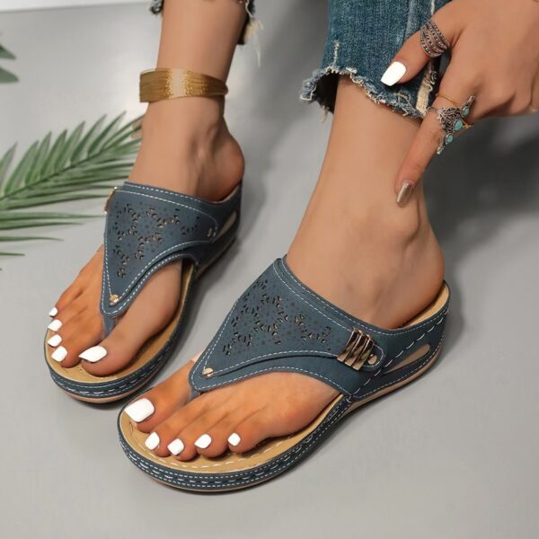 Fashion Hollowed-out Women's Flip-flops - Image 2