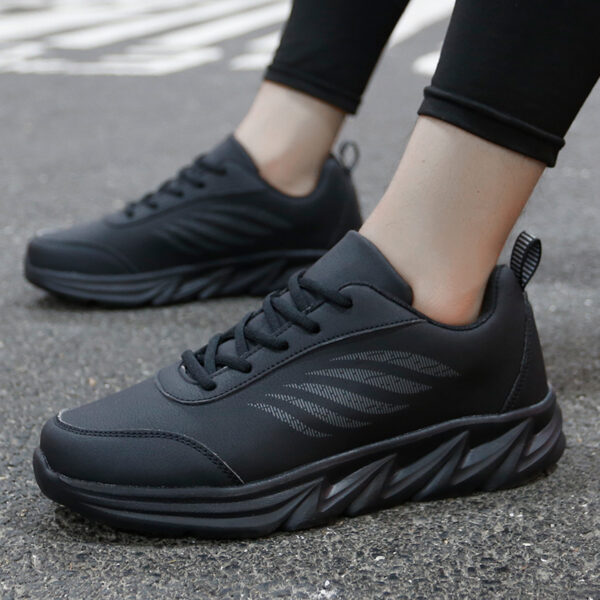 Men's Soft Bottom Light Casual Shoes Teenagers Autumn And Winter Leather Running Shoes - Image 3