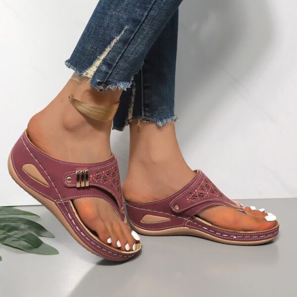 Fashion Hollowed-out Women's Flip-flops - Image 4