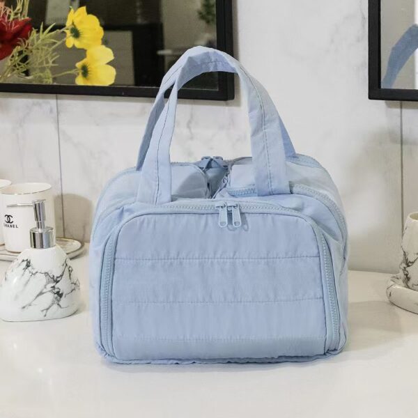 Lightweight And Large Capacity Partition Storage Travel Bag - Image 2