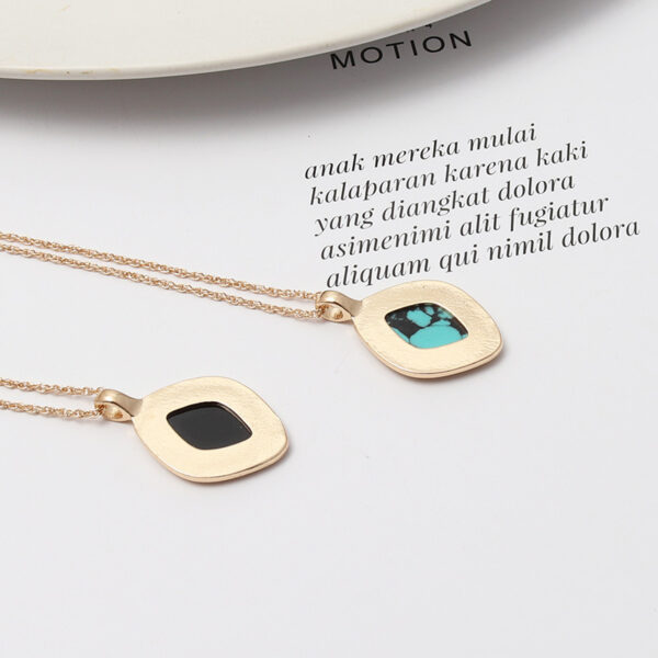 Abalone Shell Turquoise Inlaid Exquisite Short Chic Necklace - Image 7