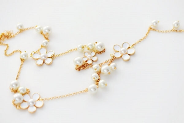 Flower Five Petal Pearl Sweater Chain - Image 4
