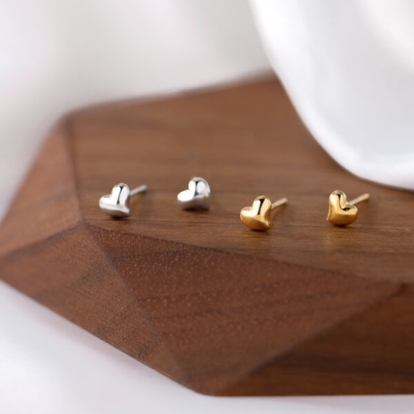 S925 Silver Glossy Love Heart Stud Earrings Simple Daily - Image 2