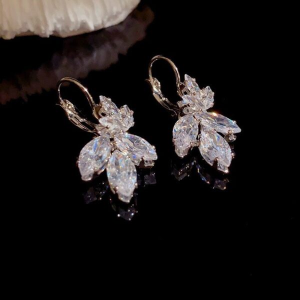 Inlaid Zircon Super Shiny Leaves Cold Delicate Earrings - Image 2