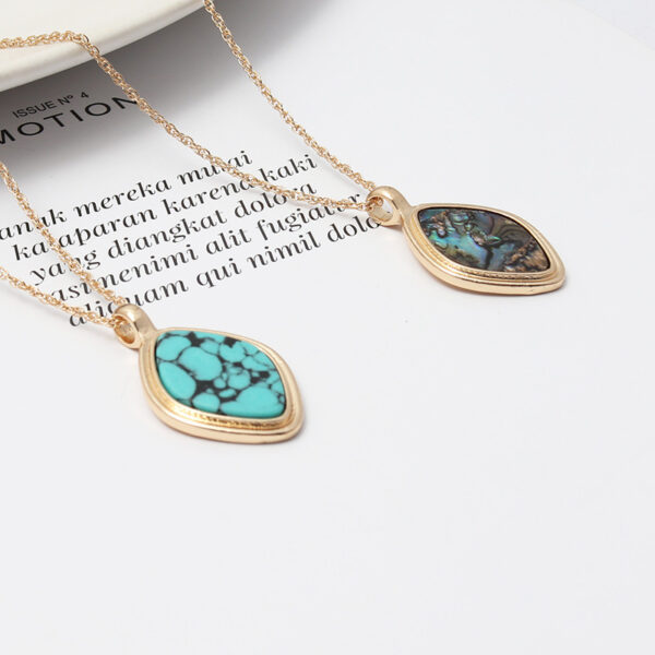 Abalone Shell Turquoise Inlaid Exquisite Short Chic Necklace - Image 3