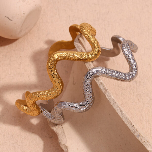 Fashionable All-match Stainless Steel 18K Gold Plating Beating Pattern Wave Snake Bracelet - Image 6
