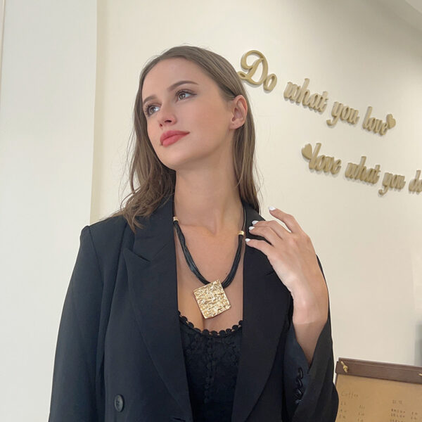 Fashionable All-match Simple Women's Metal Square Pendant - Image 3