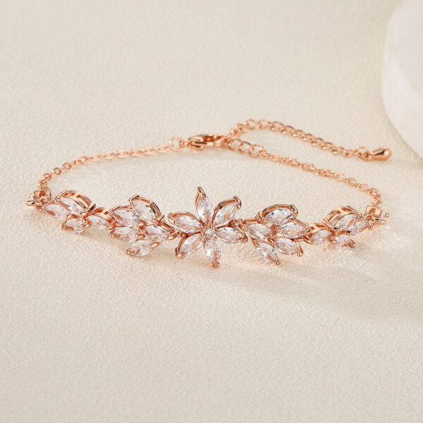 European And American Personalized Creative And Refined Flower Bracelet For Women - Image 2