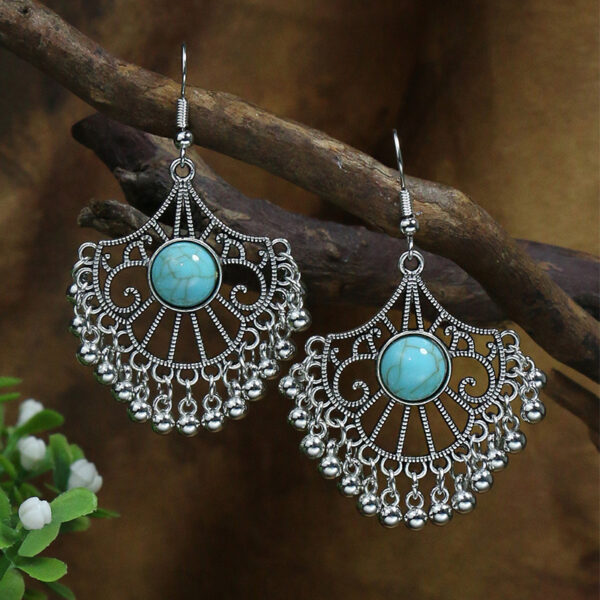 Women's Fashion Retro Exaggerated Temperamental Earrings - Image 2