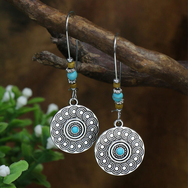 Women's Fashion Retro Exaggerated Temperamental Earrings - Image 10