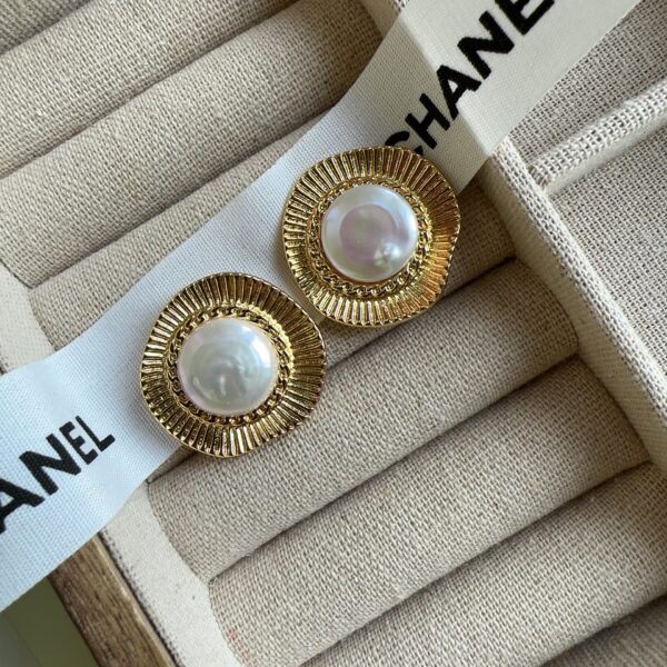 Fashion French Retro Simple Earrings For Women - Image 2