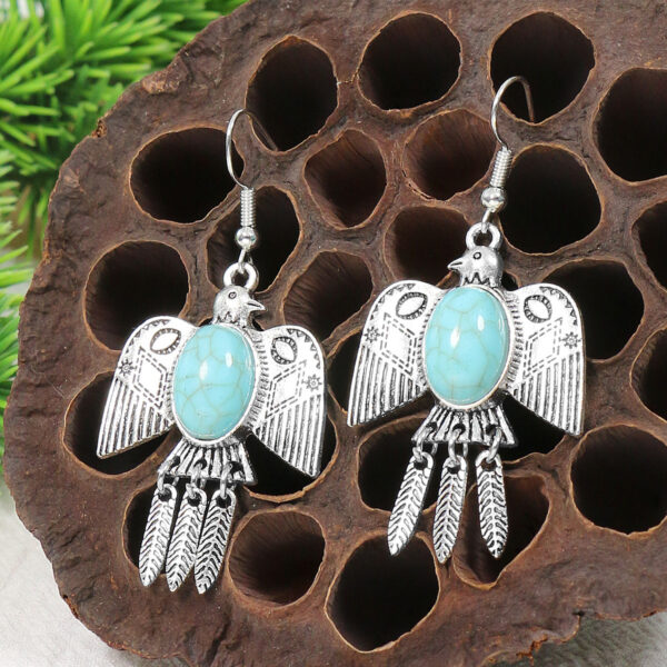 Women's Fashion Retro Exaggerated Temperamental Earrings - Image 8
