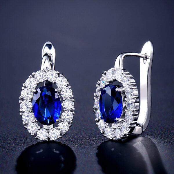 Women's Irregular Retro Inlaid Zirconium Thick C- Shaped Earrings - Image 9