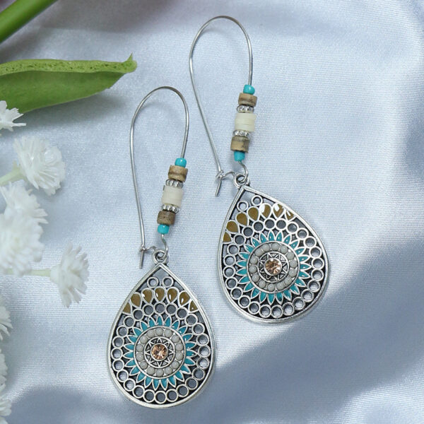 Women's Fashion Retro Exaggerated Temperamental Earrings - Image 5