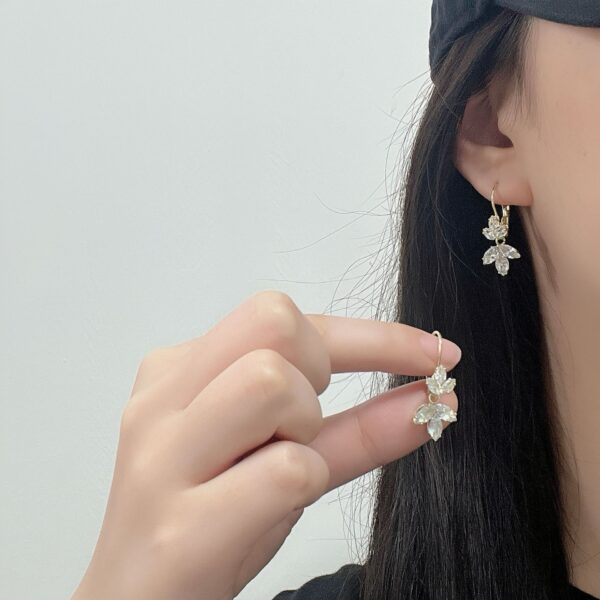 Inlaid Zircon Super Shiny Leaves Cold Delicate Earrings - Image 6
