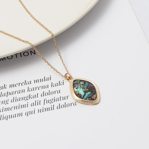 Abalone Shell Turquoise Inlaid Exquisite Short Chic Necklace - Image 4
