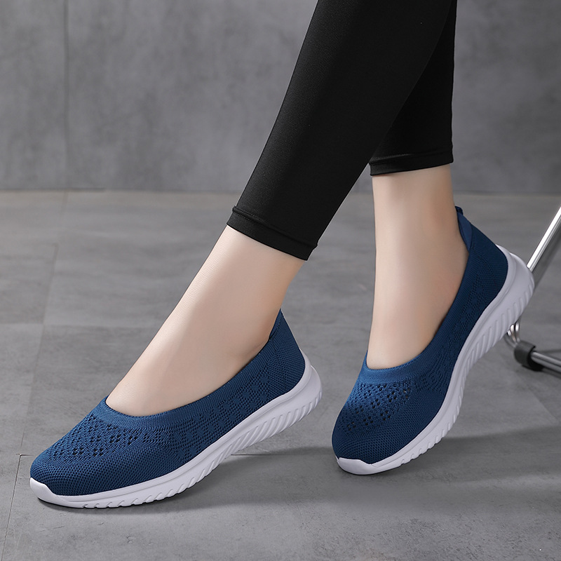 Large size soft soled fly woven women's shoes are breathable and can be easily stepped on in a fashionable single shoe for women - Image 2
