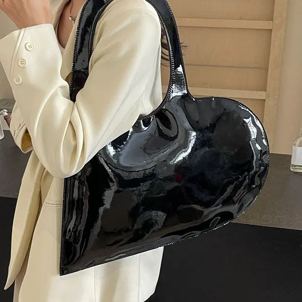 New Unisex Personalized Creative Lacquer Skin Love Shape Shoulder Bag Punk Underarm Bag Women's Handheld PU Photo Bag - Image 4