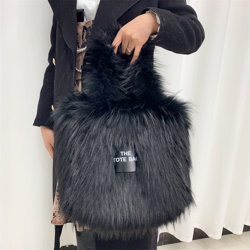 Crossbody Tote Bag Imitation Raccoon Fur Grass Plush Large Capacity Tote Bag Personalized Retro - Image 9
