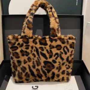 Leopard Fluff Handbag with Zip