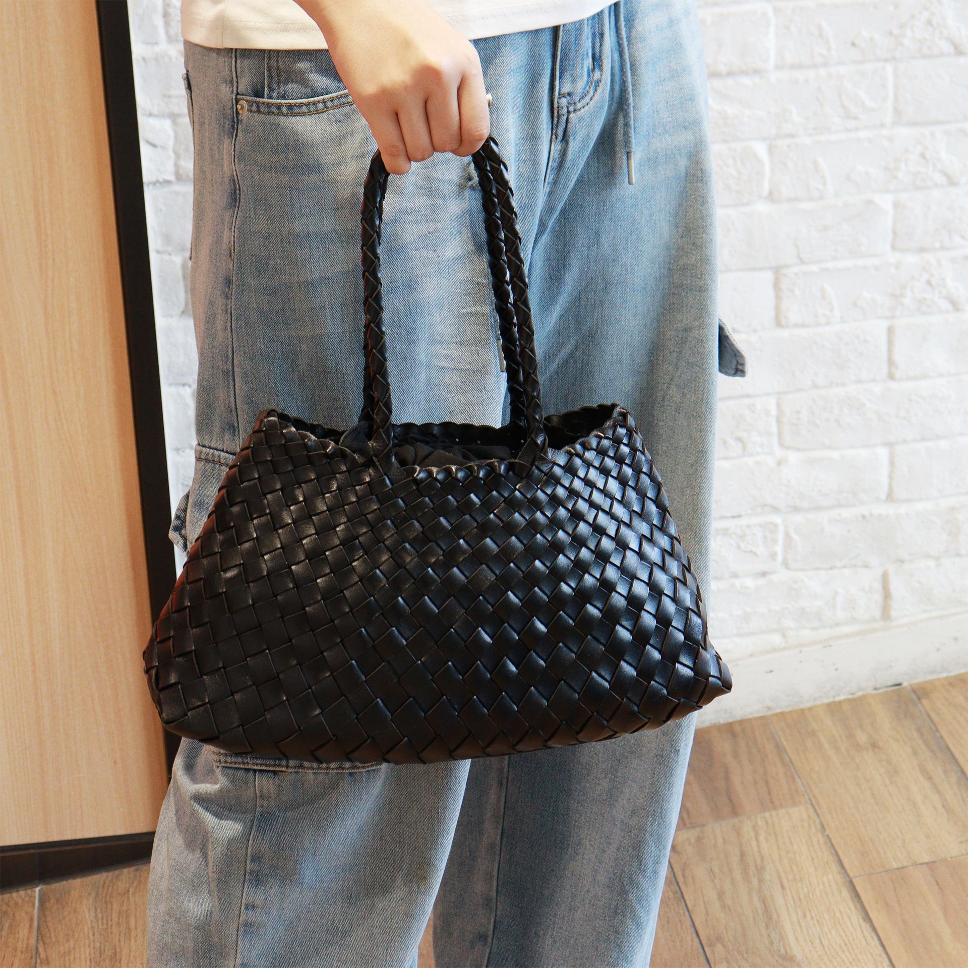 Trendy Retro Large Capacity Handbag Pure Handmade Woven Maternity Bag Commuter Shoulder Tote Bag - Image 2