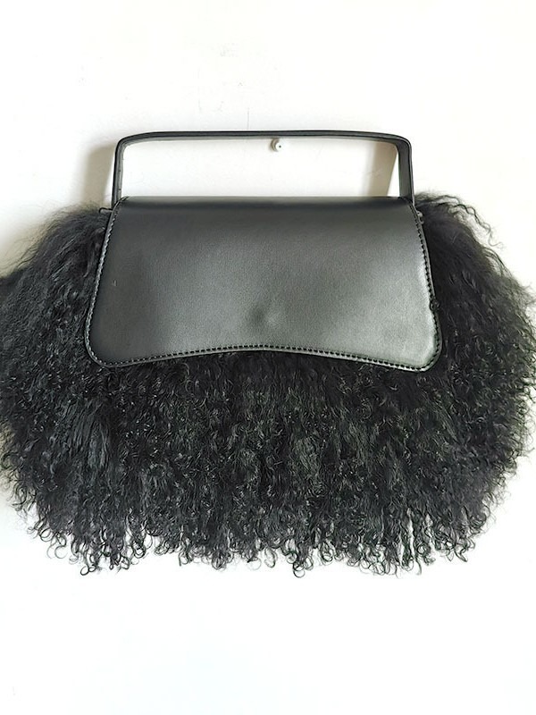 Autumn and winter hairy beach lamb bag, hand-held crossbody plush tassel bag, stylish fashion bag - Image 3