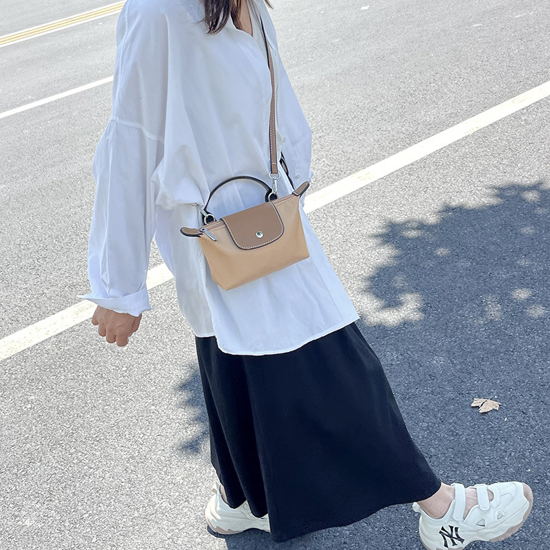 Retro fashion versatile women's bag, shoulder crossed, carrying high-end nylon dumpling bag - Image 2