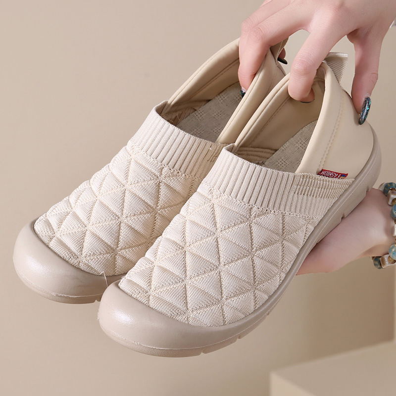 Spring Casual Slip-On Beijing Cloth Shoes Lightweight Flat Shoes Soft Sole Comfortable Versatile Mom Shoes - Image 2