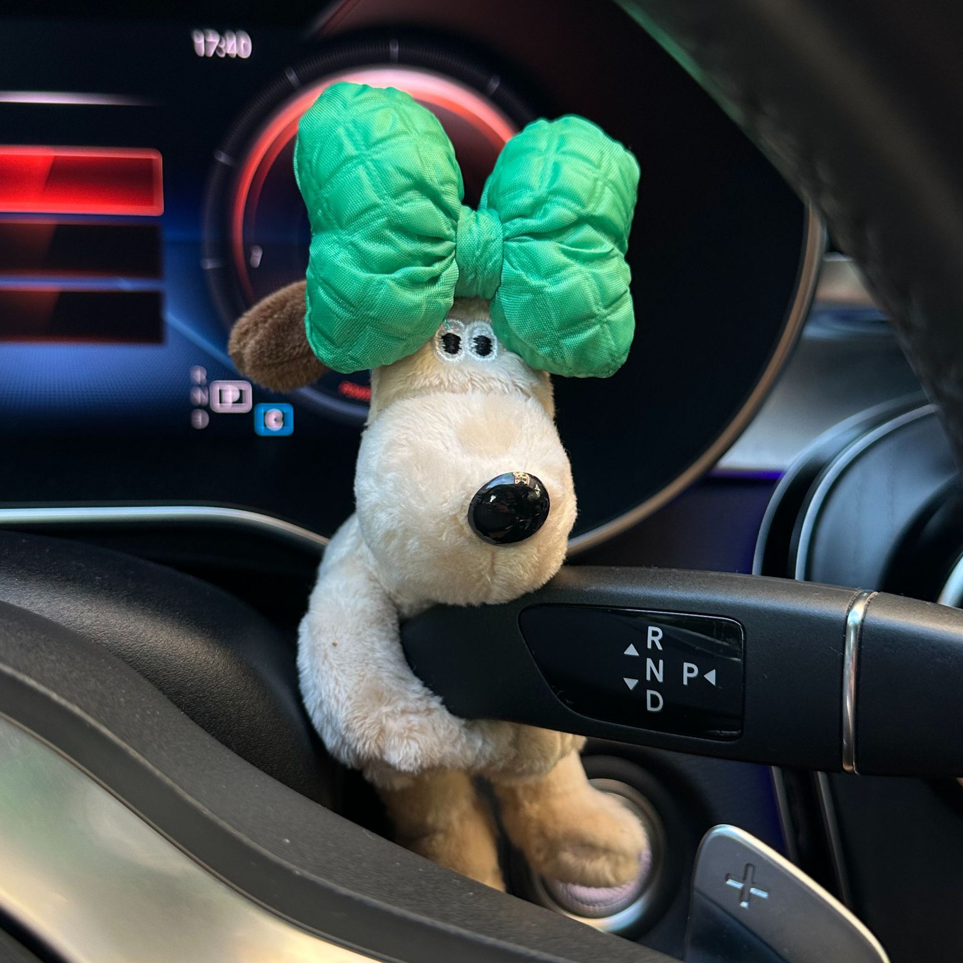 Car small ornaments cute head dog plush doll sentimental car interior decoration supplies - Image 6