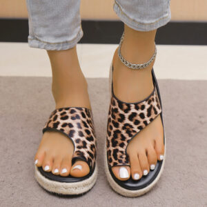 Thick Sole Slippers Women Leopard Print Toe Loop Sandals Large Size Woven Flat Shoes Wholesale